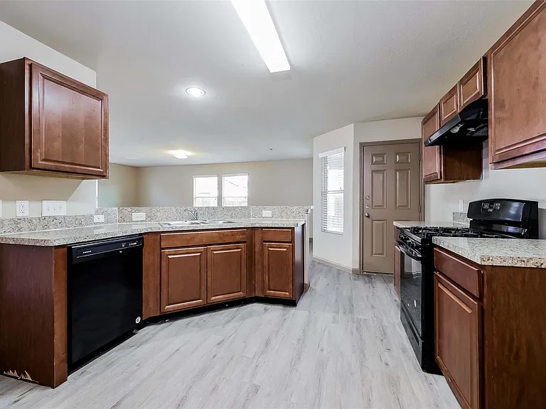 2410 Connors Path — Photo 2