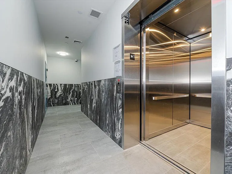 2115 Burr Ave #4A — Photo 3