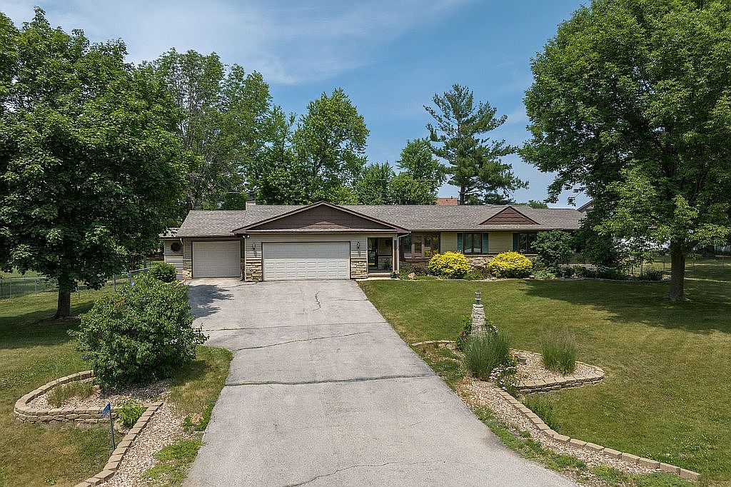 4122 Carpenter Rd NE, Cedar Rapids, IA 52411 Zillow