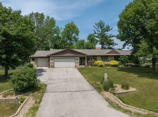 4122 Carpenter Rd NE, Cedar Rapids, IA 52411