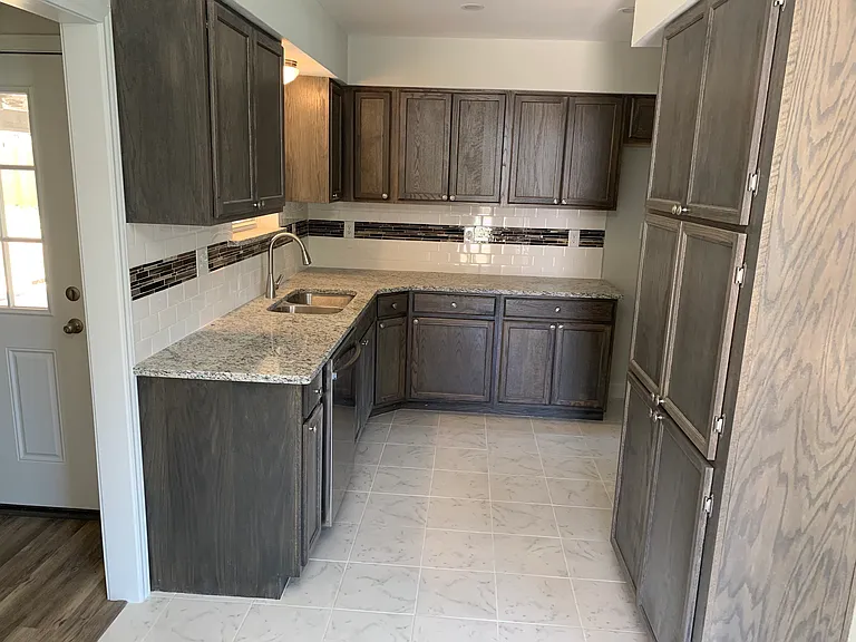 920 Leeper Dr — Photo 2