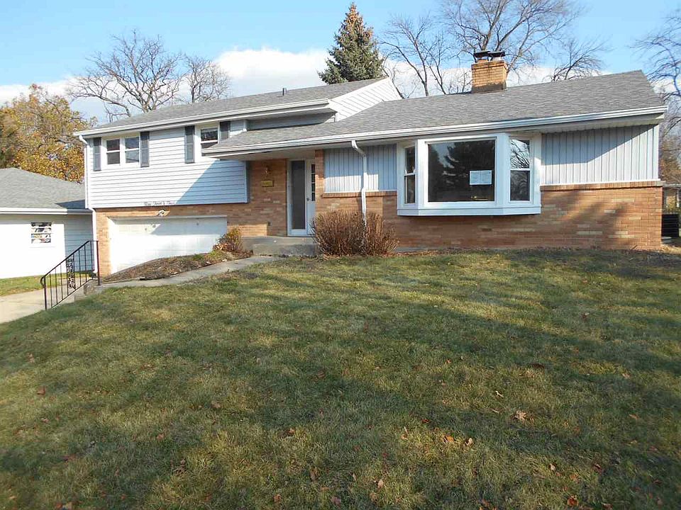 1st image of 924 Emerson Dr