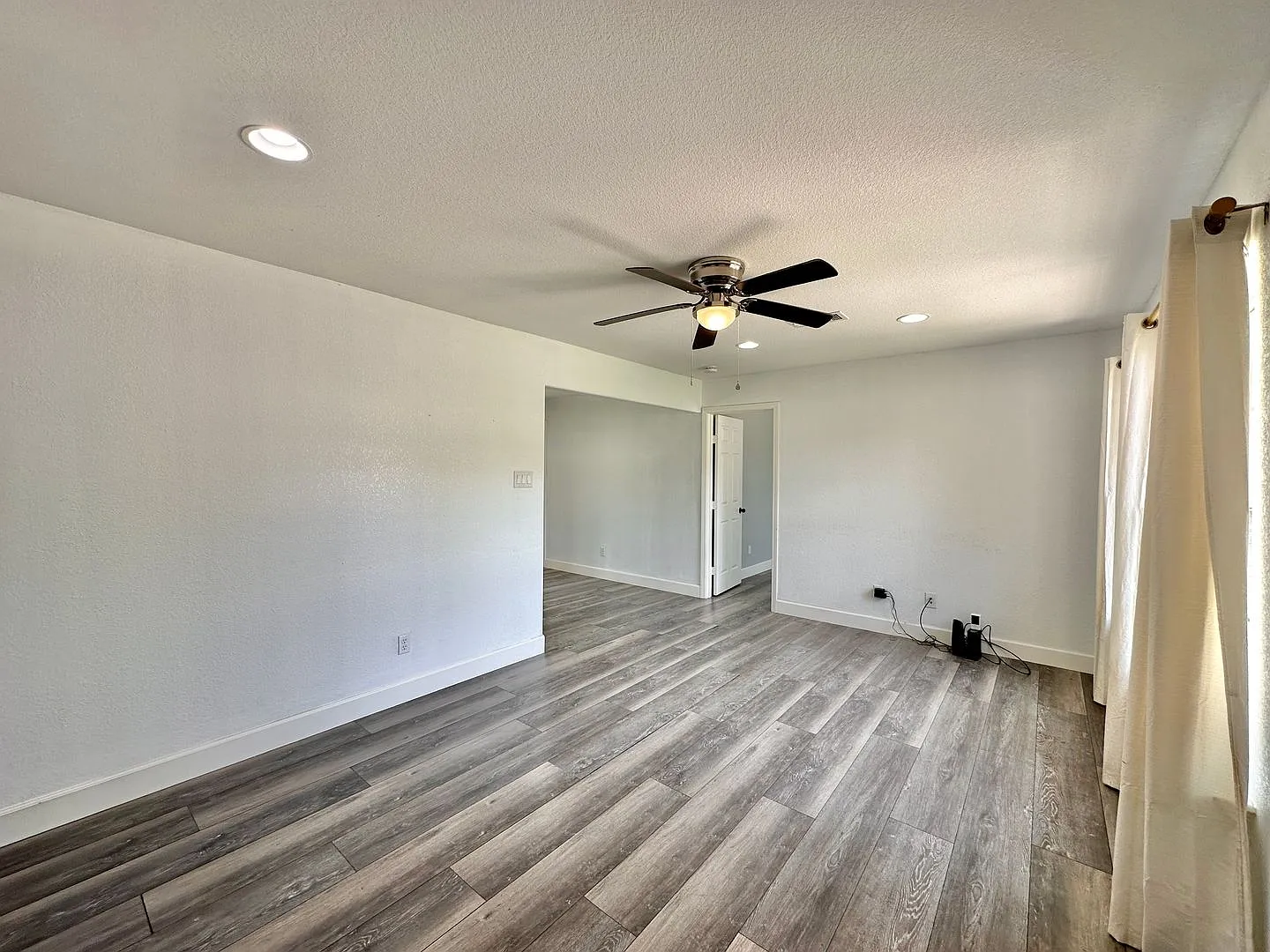1401 Connell Dr — Photo 3