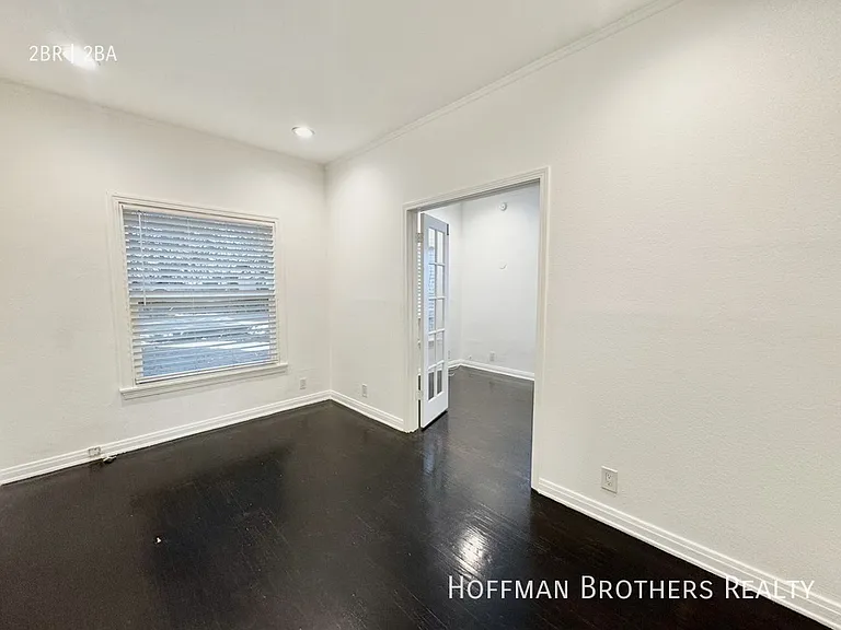 960 S Ardmore Ave #202 — Photo 7