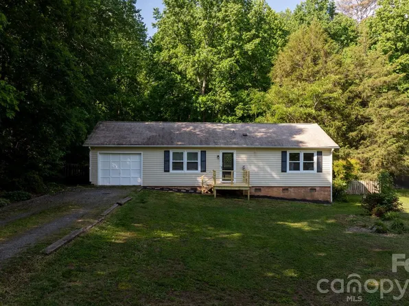 2120 40th Avenue Ct NE, Hickory, NC 28601