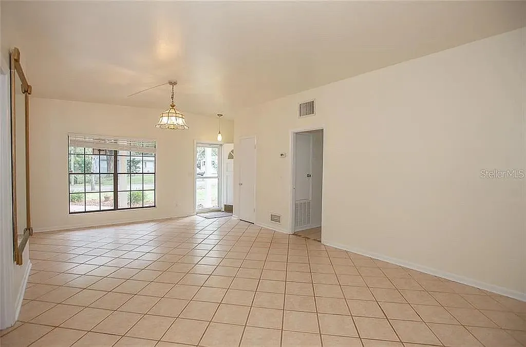 2925 Chantilly Ave — Photo 3