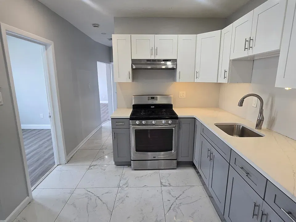 61 Warner Ave #2