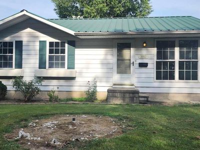 1002 S Pope St, Benton, IL, 62812