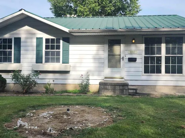 1002 S Pope St, Benton, IL 62812