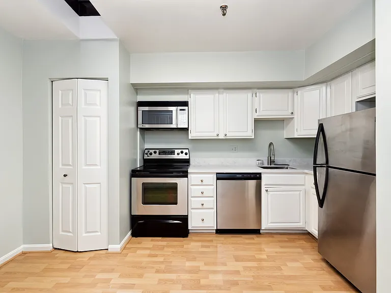 3246 Grace St NW — Photo 7