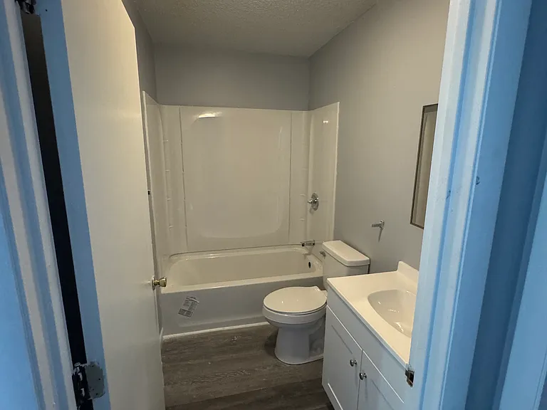Bathroom (End Unit)