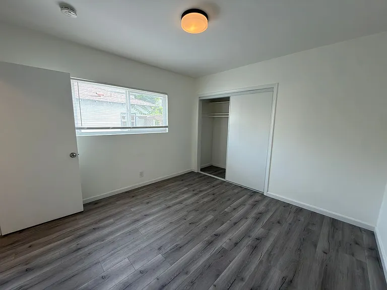 1110 Mira Mar Ave #A — Photo 15