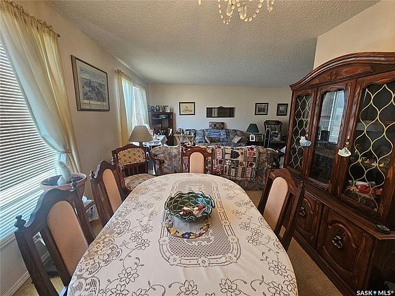5th image of 579 Poplar CRESCENT