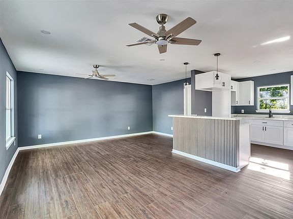 5th image of 9814 Trumpet St