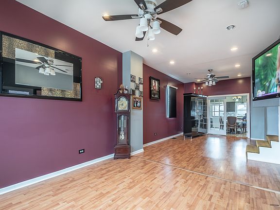3rd image of 3024 East Ave