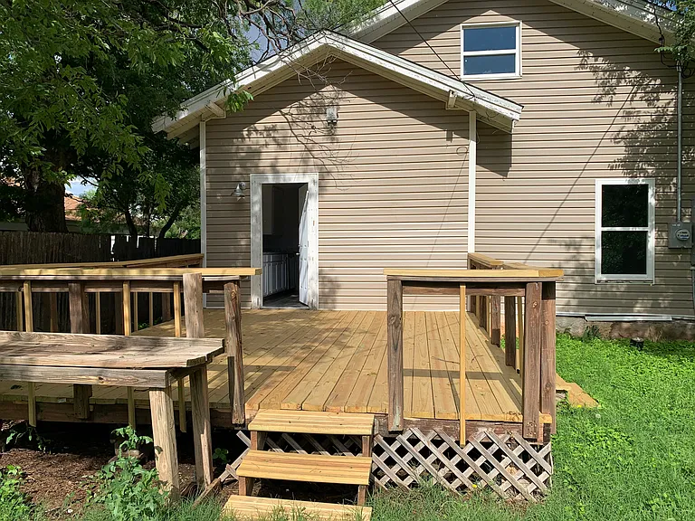 718 Peach St — Photo 13