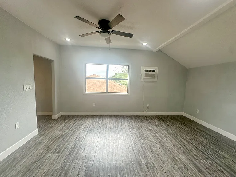 7550 Oak Chase #3 — Photo 5