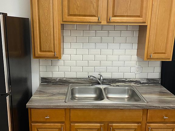3rd image of 94 Morris St #1R