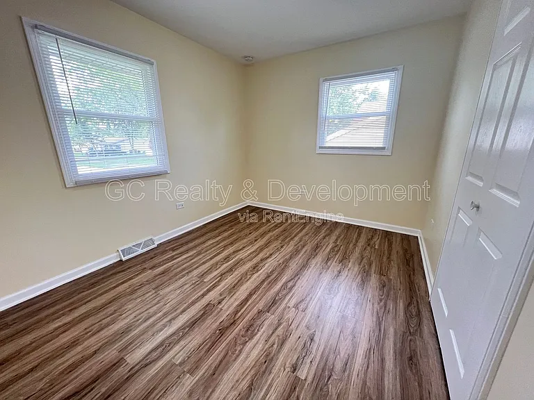 206 E Center St — Photo 9
