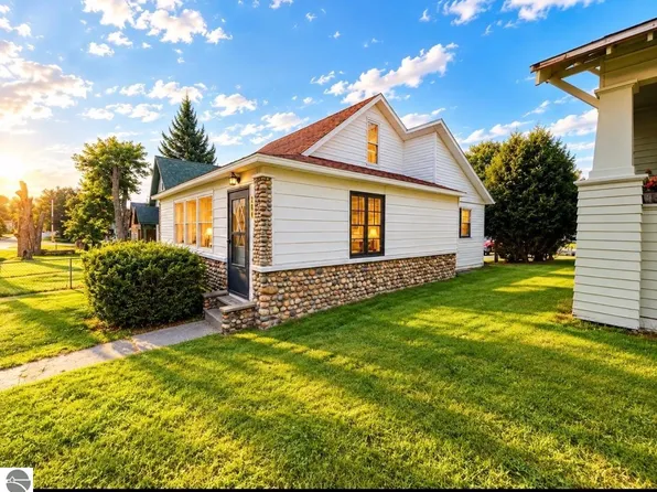 204 E Main St, Rose City, MI 48654