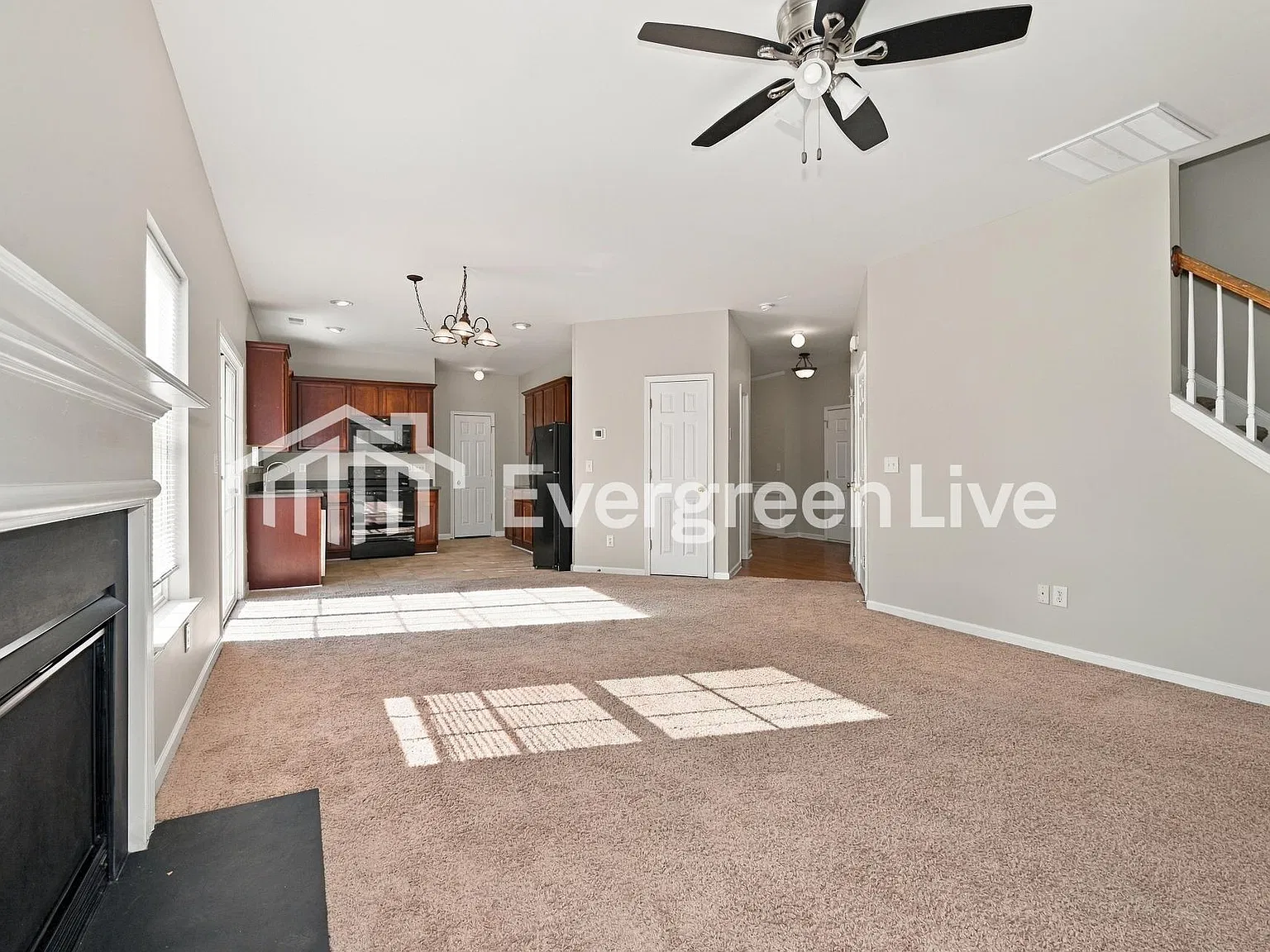 4 bed, 2.5 bath, 1948 sqft, $2,095 — Photo 3