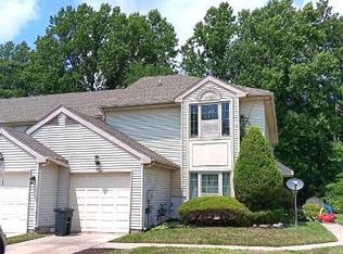 25 Fox Meadow Dr, Sicklerville, NJ 08081