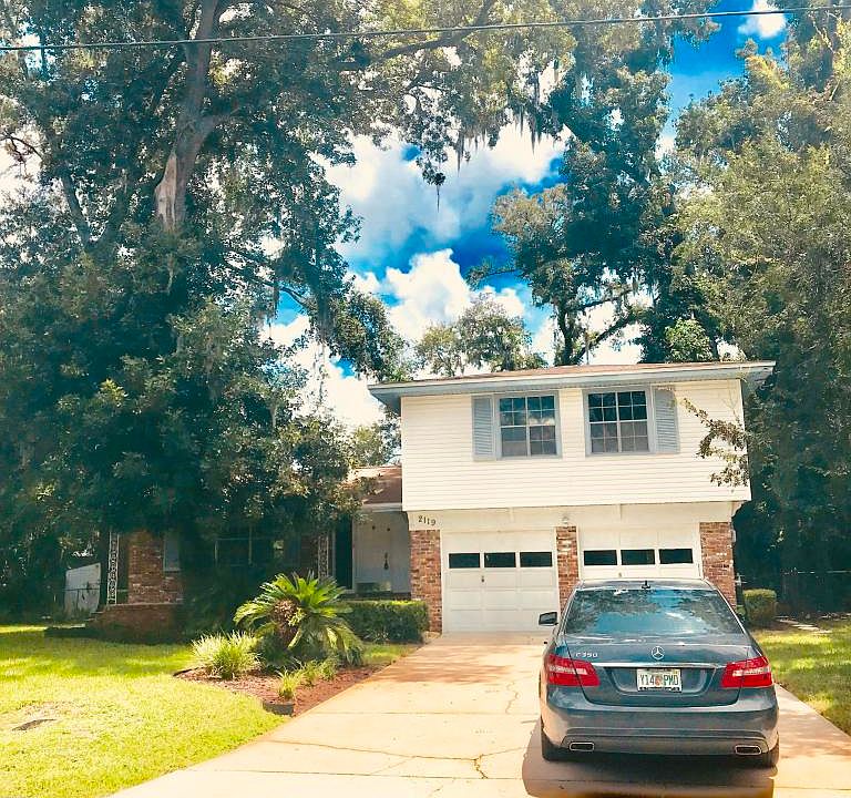 1st image of 2119 Holly Leaf Ln