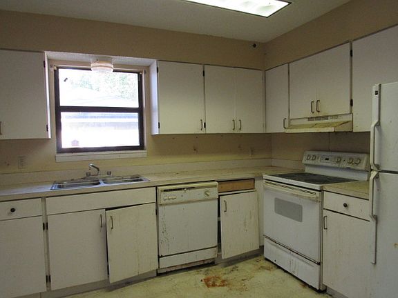 2nd image of 949 Saint Clair St