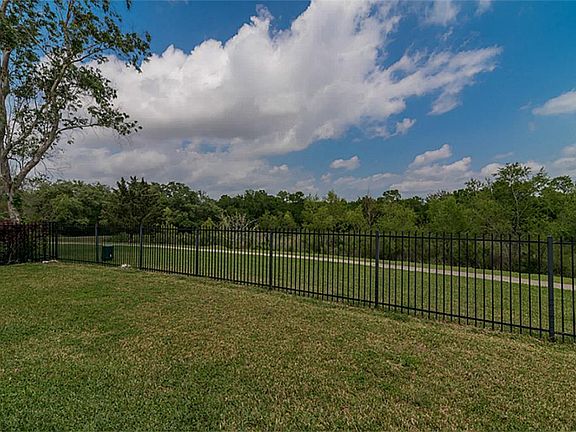 3rd image of 324 Grand Creek Dr