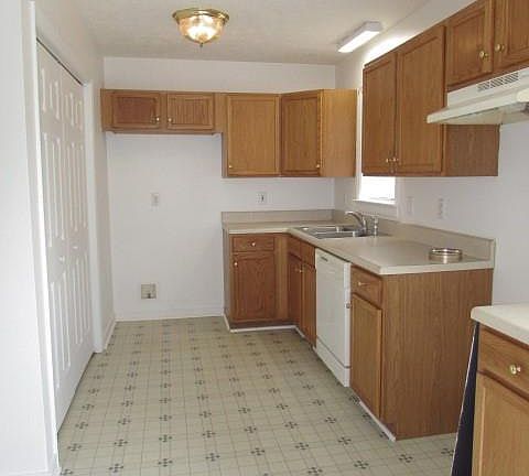 2nd image of 235 N Oak Ave