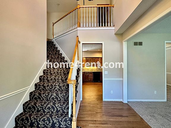 5th image of 13165 England St