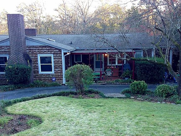 3rd image of 923 Brentwood Dr