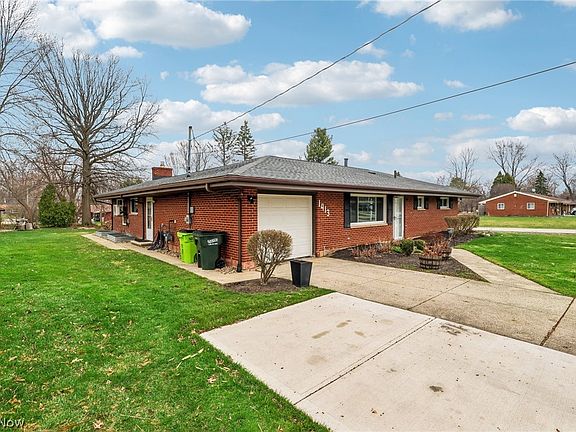 2nd image of 1413 Roseland Dr
