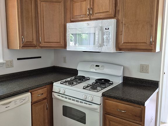 3rd image of 49 Maple Ave