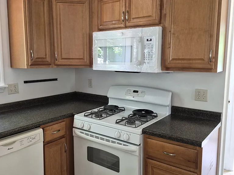 49 Maple Ave — Photo 3