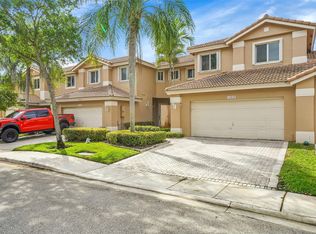 15830 SW 12th St, Pembroke Pines, FL 33027
