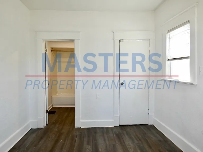 420 Everett St — Photo 15