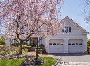 20 Meadow Ln, Manhasset, NY 11030