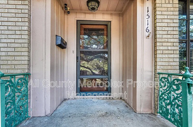 2 bed, 1.0 bath, 1325 sqft, $2,100 — Photo 4