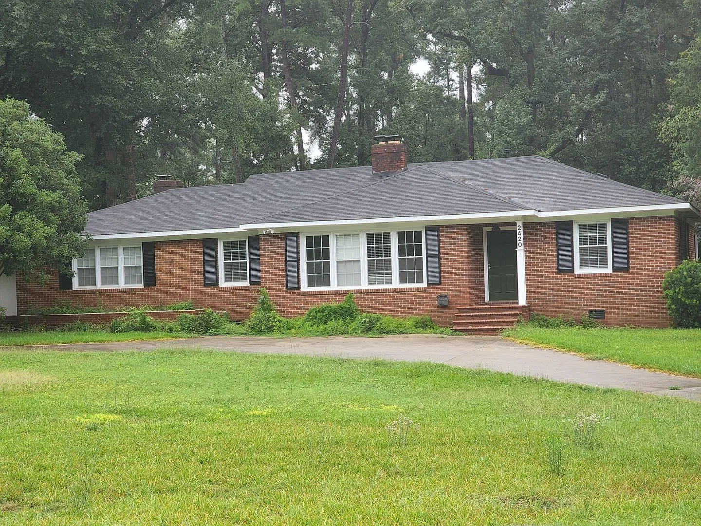 Spacious home located just off Washington Rd close to the National! — Photo 1