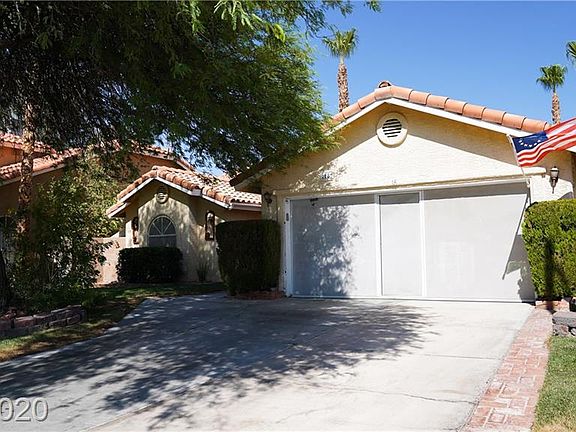 2nd image of 18 Quiet Desert Ln