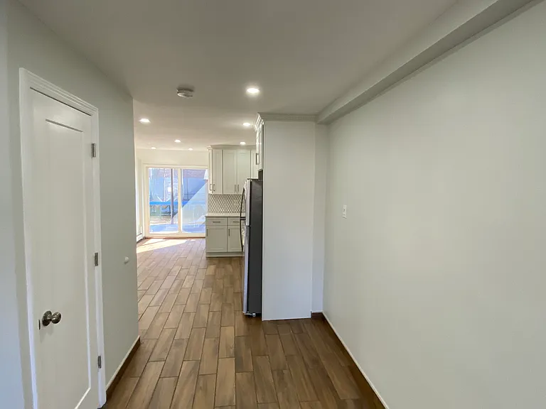 1240 Waring Ave #1 — Photo 3