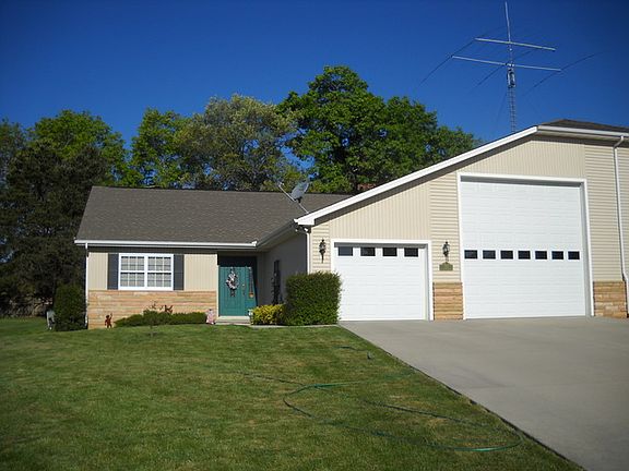 2nd image of 125 Gardens View Dr