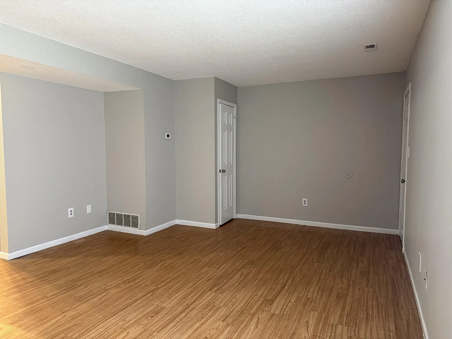 3 bed, 1.5 bath, 1364 sqft, $1,275 — Photo 2