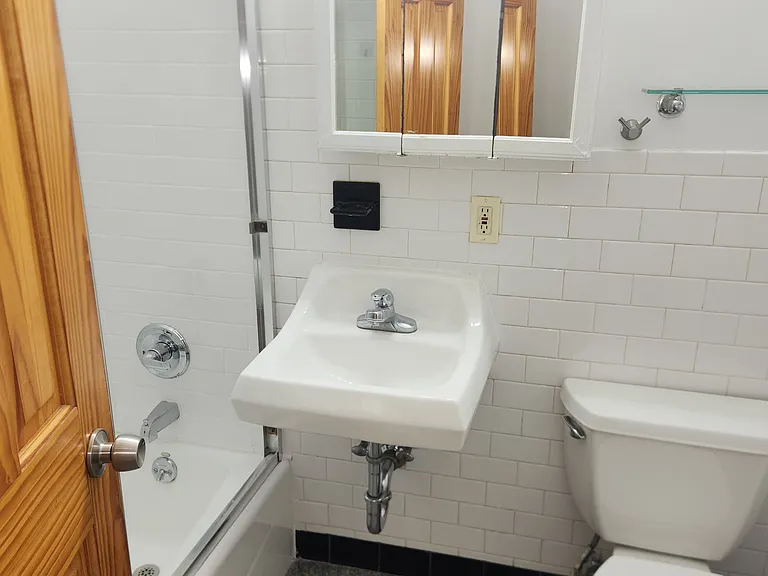 232 E 64th St #21 — Photo 13