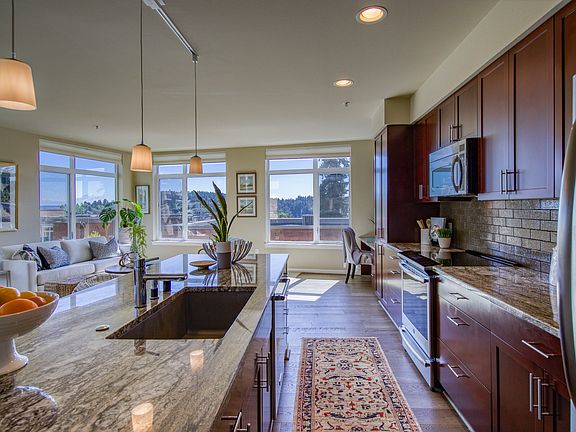 4th image of 180 Harbor Sq Loop NE Unit B315