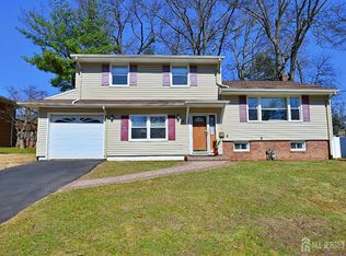 7 Robin Rd, Fanwood, NJ 07023