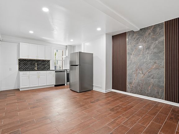 2nd image of 252 E Girard Ave #1