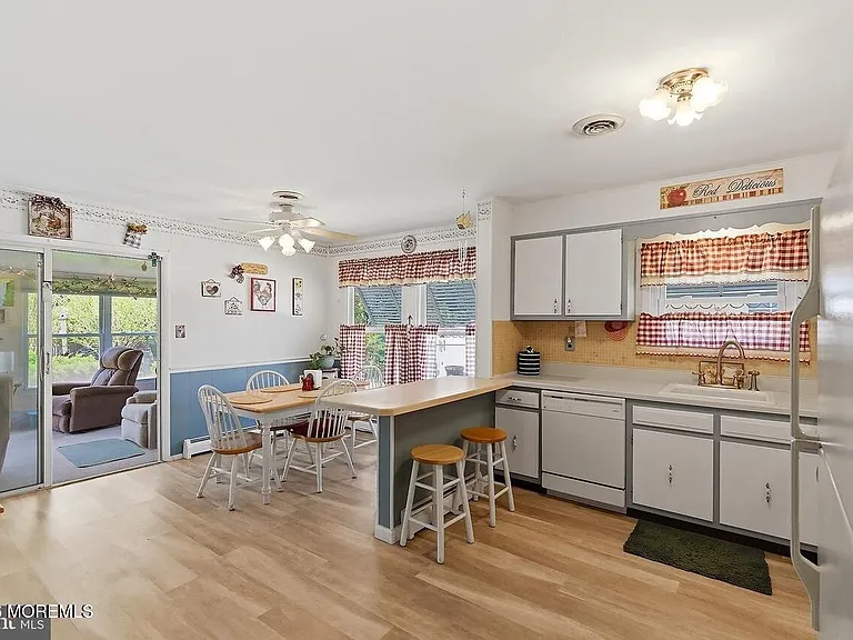 434 Jamaica Blvd — Photo 11