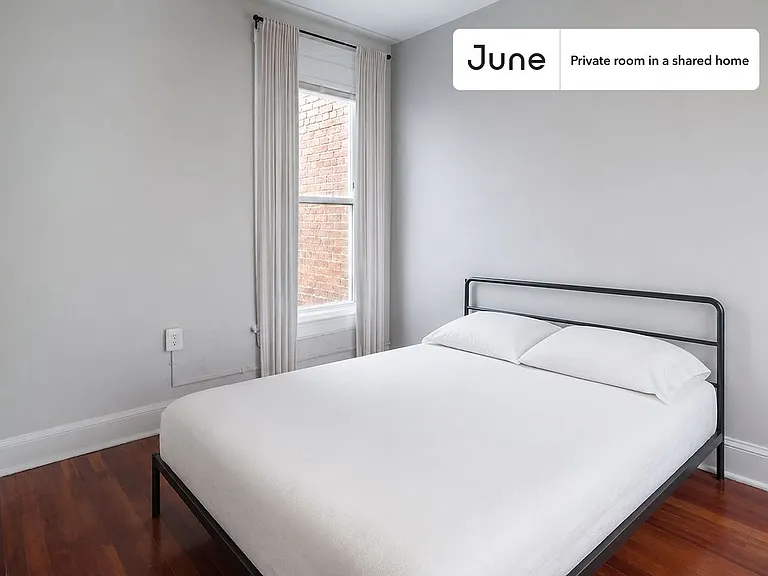 1160 Neal St NE #B — Photo 1